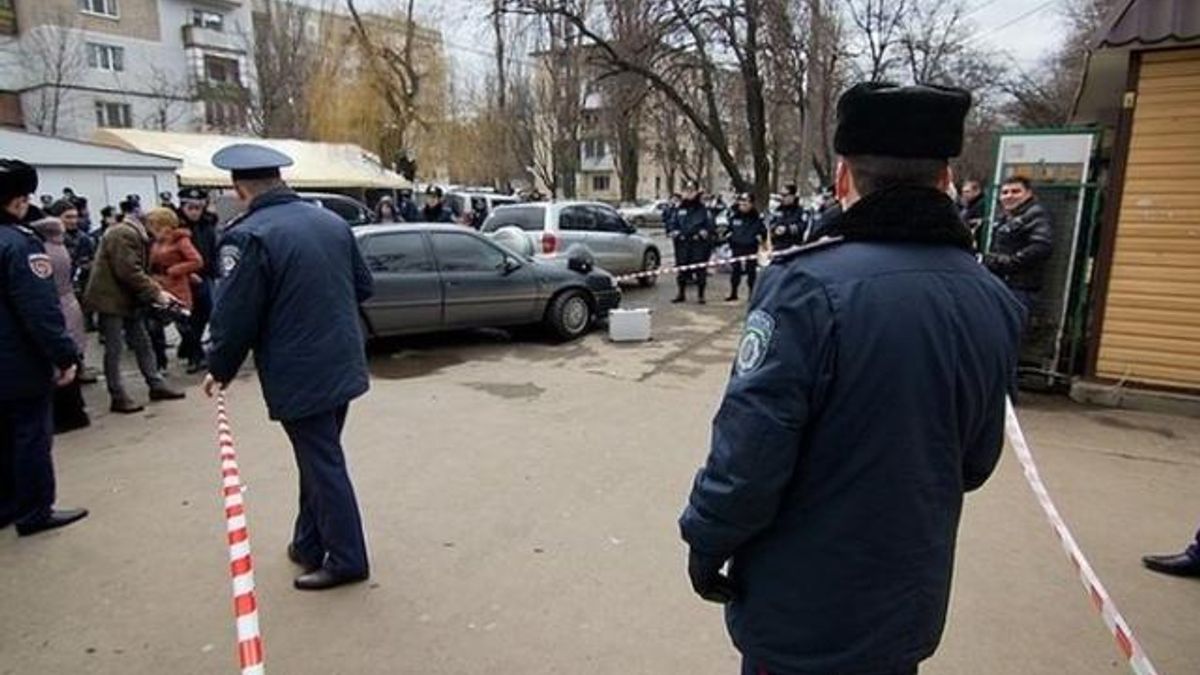 Стрілянина в Одесі: кров, міліція і кулі в автомобілях (Фото) Стрілянина в Одесі: кров, міліція і кулі в автомобілях (Фото)