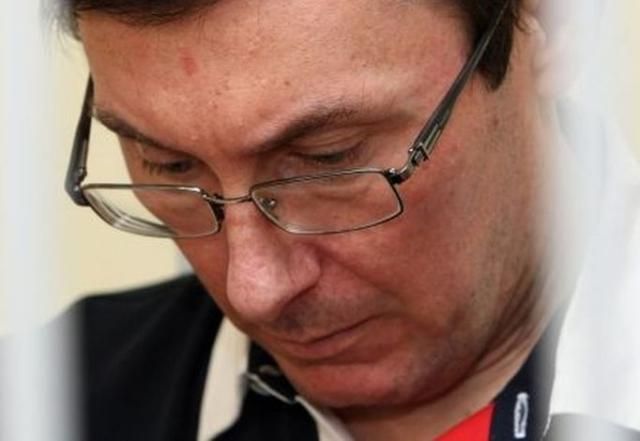 Тюремщики предупредили Луценко, что уже не отвечают за его здоровье Тюремщики предупредили Луценко, что уже не отвечают за его здоровье