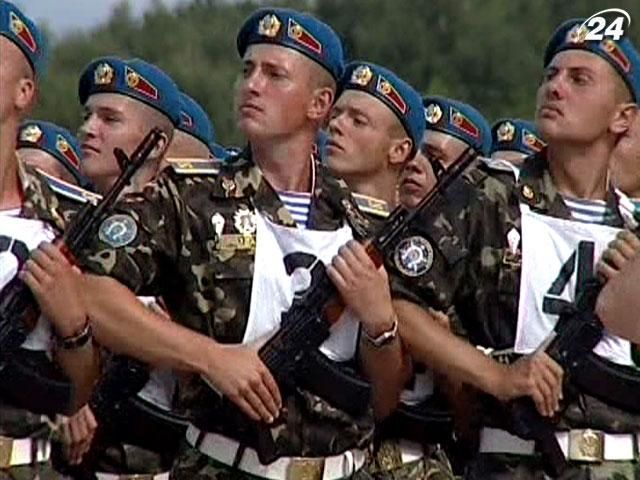 Крупним планом: Збройні сили України - скоротити, бо неможливо утримувати