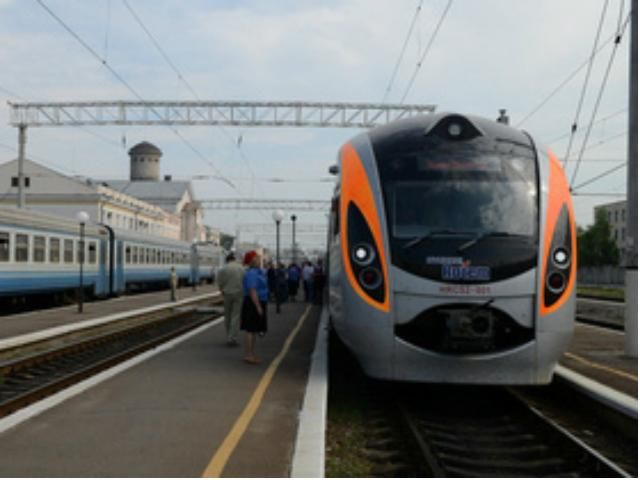 Цілий травень ветеранів кататимуть на Hyundai безкоштовно Цілий травень ветеранів кататимуть на Hyundai безкоштовно