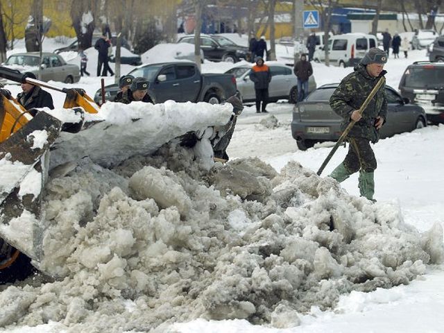 Киев затопит не Днепр, а снег в городе, - Гидрометцентр