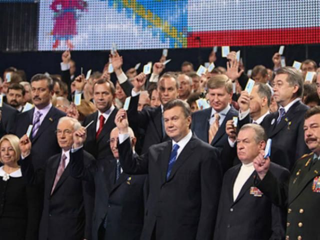 Партия регионов говорит, что за год получила 325 млн гривен дохода Партия регионов говорит, что за год получила 325 млн гривен дохода