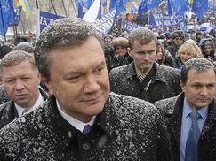 Снегопады доказали правильность объединения МЧС и Минобороны, - Янукович