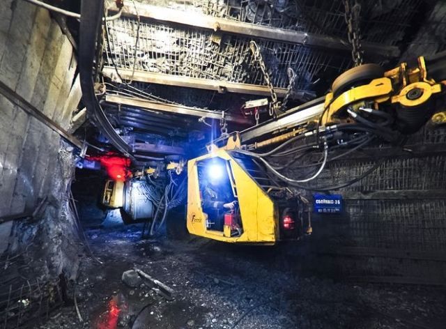 У Тибеті 83 шахтарі потрапили в полон під землею внаслідок зсуву У Тибеті 83 шахтарі потрапили в полон під землею внаслідок зсуву