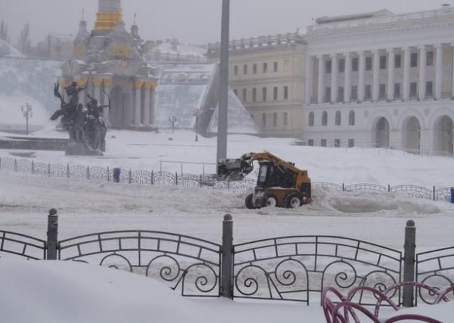 Из-за ухудшения погоды киевлянам опять посоветовали сидеть дома