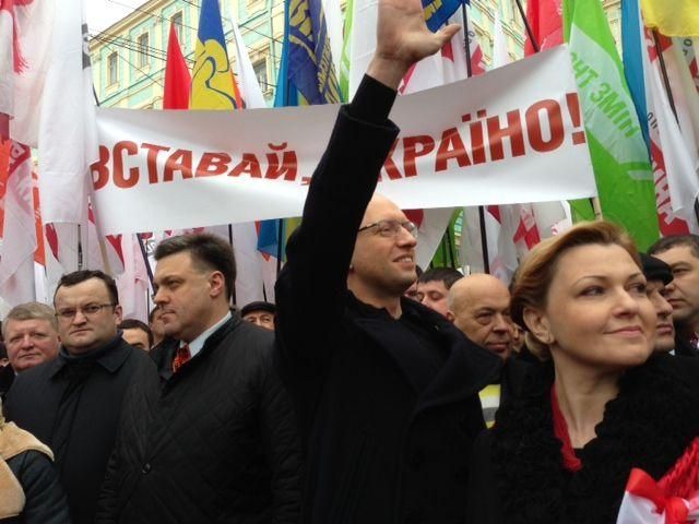 В опозиції кажуть, що зібрали на мітинг у Чернівцях 7 тисяч людей (Фото)