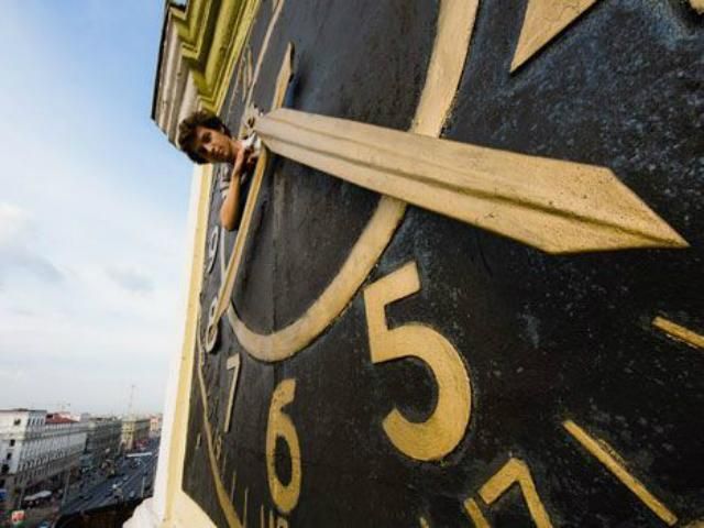 Сегодня ночью украинцы переходят на летнее время Сегодня ночью украинцы переходят на летнее время