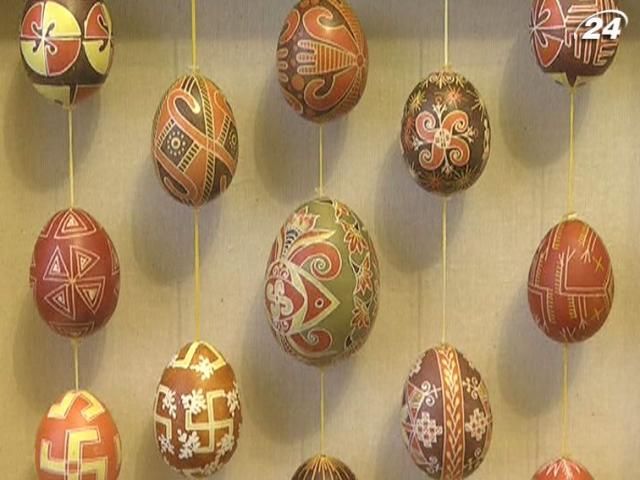 У Києві презентували понад 700 авторських писанок У Києві презентували понад 700 авторських писанок