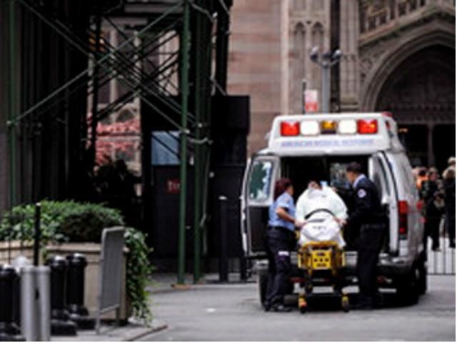 В США автомобиль въехал в толпу людей: 12 человек пострадали В США автомобиль въехал в толпу людей: 12 человек пострадали