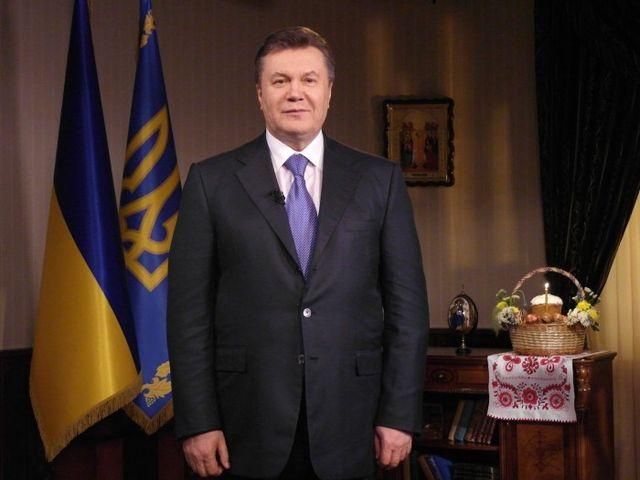 Янукович поздравил католиков с Пасхой
