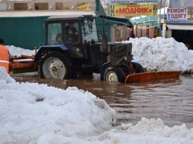КМДА: Підтоплення у Києві не заважає транспорту їздити вчасно КМДА: Підтоплення у Києві не заважає транспорту їздити вчасно