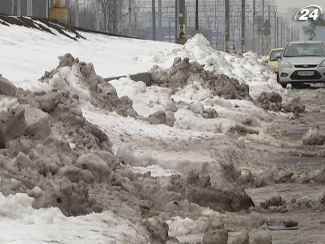 "Киевавтодор" вывез из Киева почти 12 тысяч тонн снега