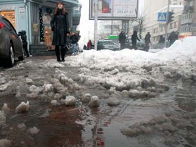 В Киеве просят водителей частных авто уважать пассажиров общественного транспорта В Киеве просят водителей частных авто уважать пассажиров общественного транспорта