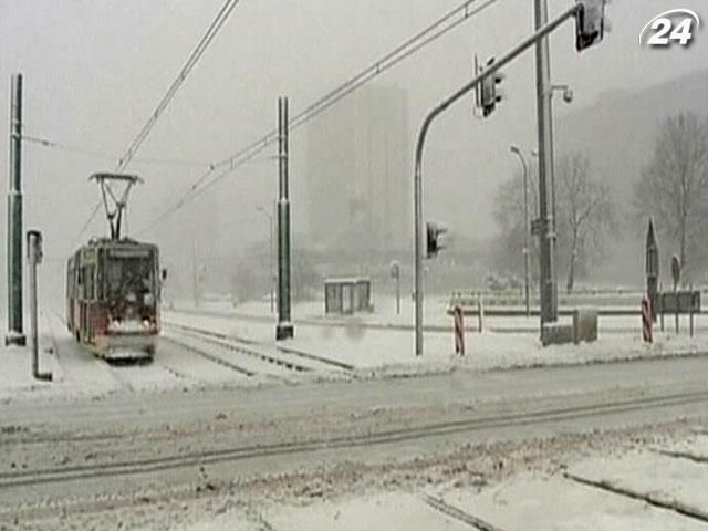 Чехія та Польща потерпають від снігопадів (Відео)
