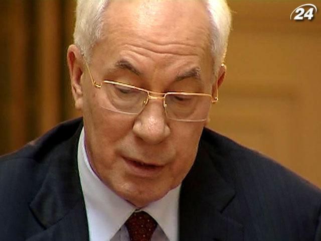 Азаров встретился с спасителями Киева от снега Азаров встретился с спасителями Киева от снега