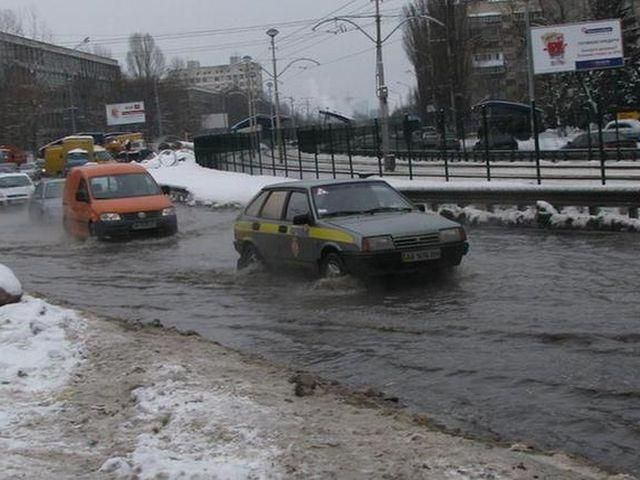 В Киеве из-за таяния снега произошел оползень