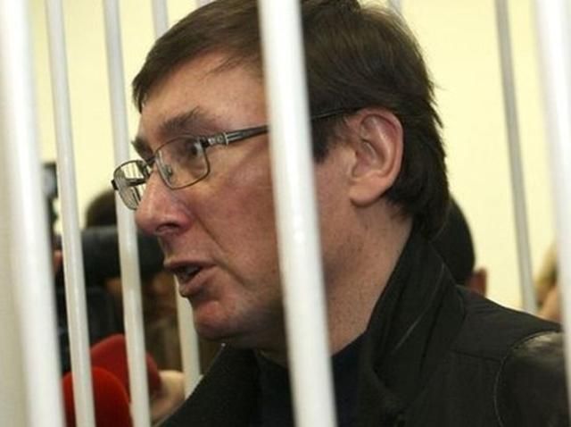 Луценко доставили в Киев на заседание Высшего спецсуда