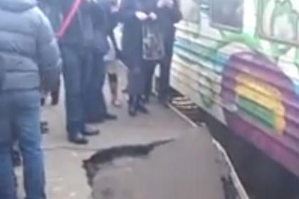 Внаслідок обвалу перону на станції "Вишгородська" ніхто не постраждав (Відео)