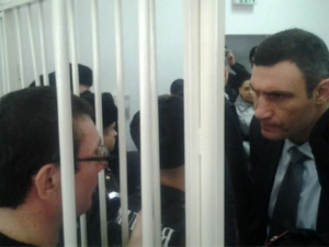 На суд к Луценко пришел Кличко