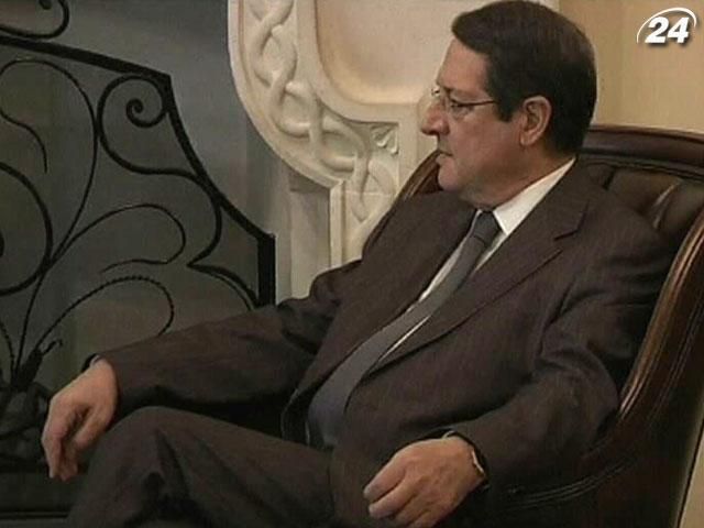 Родину президента Кіпру підозрюють у виведенні грошей з країни Родину президента Кіпру підозрюють у виведенні грошей з країни