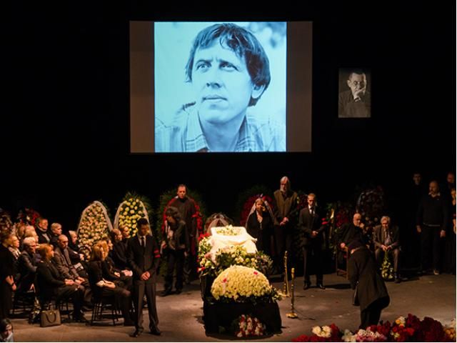 В Москве прощаются с Валерием Золотухиным (Фото) В Москве прощаются с Валерием Золотухиным (Фото)