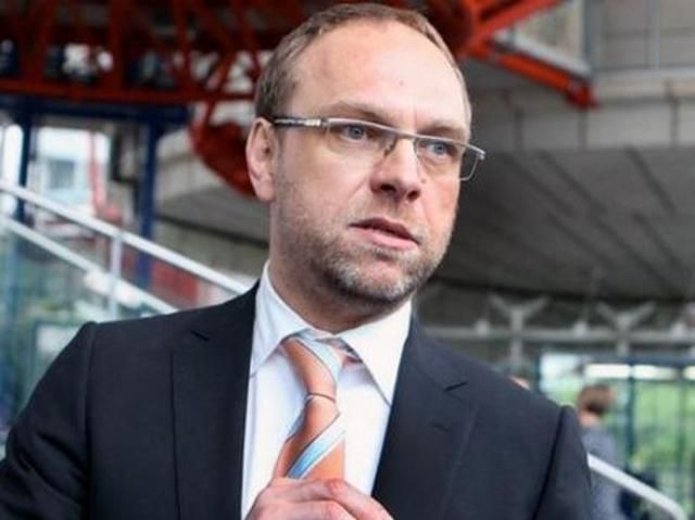 Власенко разрешили выезжать за границу Власенко разрешили выезжать за границу