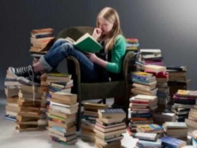 Понад половина українців не читають книг