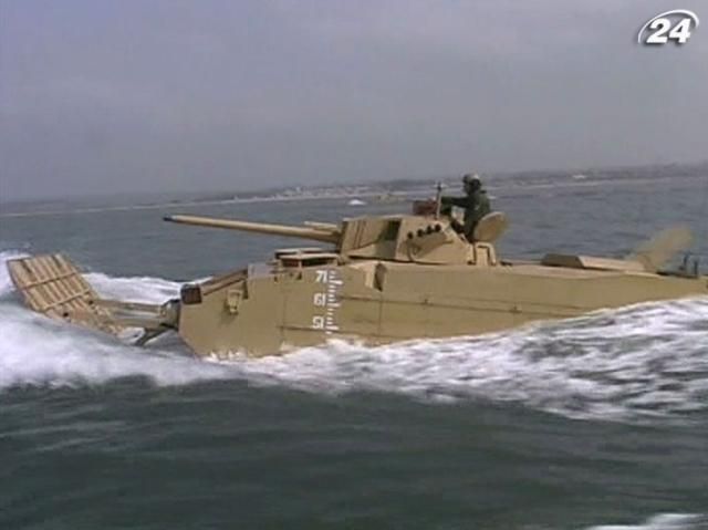 EFV - експедиційна бойова машина із фільму про Джеймса Бонда EFV - експедиційна бойова машина із фільму про Джеймса Бонда