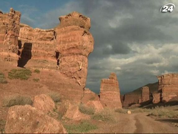 Чаринський каньйон - долина замків, які витесала річка Чаринський каньйон - долина замків, які витесала річка
