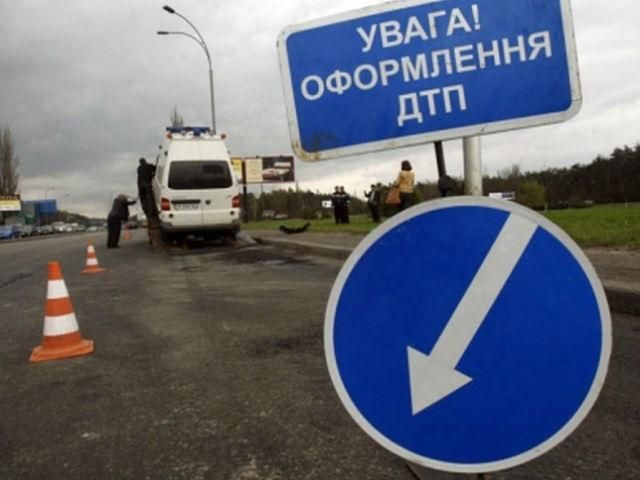 На Львівщині вантажівка врізалася у автобус: є постраждалі