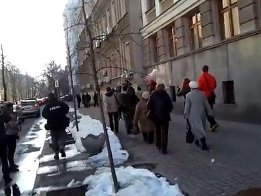 Міліція спростовує затримання свободівців за "обстріл" регіоналки Міліція спростовує затримання свободівців за "обстріл" регіоналки