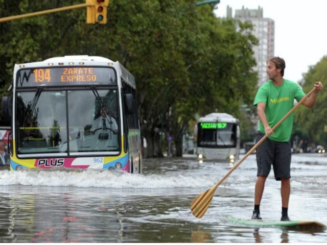 В Аргентині оголосили жалобу за жертвами повені В Аргентині оголосили жалобу за жертвами повені