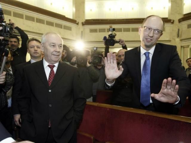 Яценюк спростував, що нардепи покинули "Батьківщину" Яценюк спростував, що нардепи покинули "Батьківщину"