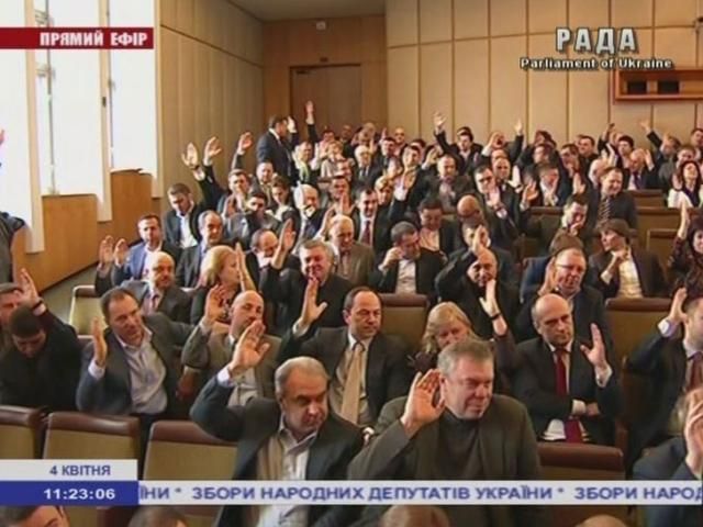 Политолог: Заседание депутатов вне парламента может заставить оппозицию разблокировать трибуну Политолог: Заседание депутатов вне парламента может заставить оппозицию разблокировать трибуну