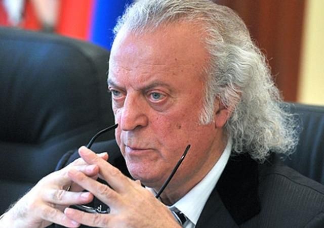 Янукович присвоїв Іллі Рєзніку звання "Народного артиста України" Янукович присвоїв Іллі Рєзніку звання "Народного артиста України"