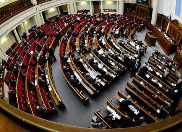 В оппозиции убеждены, что "продажным" нардепам дали по 10-15 млн долларов В оппозиции убеждены, что "продажным" нардепам дали по 10-15 млн долларов