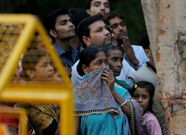 Трагедія в Індії: під завалами будинку загинули десятки осіб 