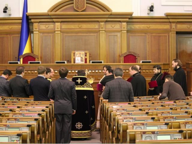 Регионалы помолились в Раде за прекращение вражды (Фото) Регионалы помолились в Раде за прекращение вражды (Фото)