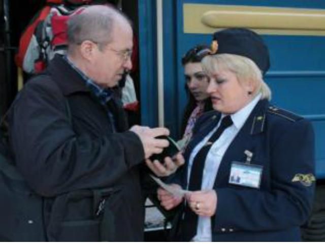 Від сьогодні українців не впускатимуть у потяг без паспорта Від сьогодні українців не впускатимуть у потяг без паспорта
