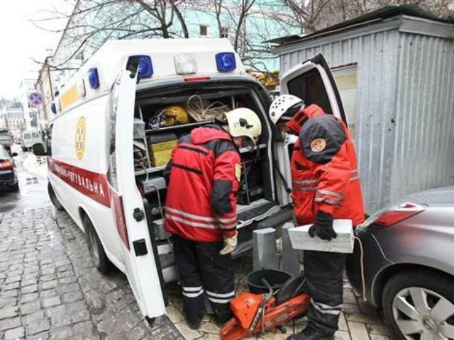 Киян не налякали зсуви ґрунту (Фото) Киян не налякали зсуви ґрунту (Фото)