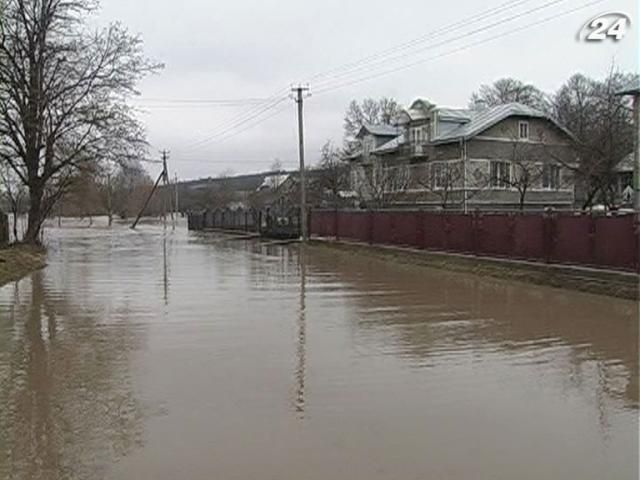 За ніч вода на Прикарпатті піднялася щонайменше на 2 метри За ніч вода на Прикарпатті піднялася щонайменше на 2 метри