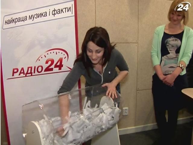 Слухач із Дніпропетровська став власником iPhone 5 від Радіо "24" Слухач із Дніпропетровська став власником iPhone 5 від Радіо "24"