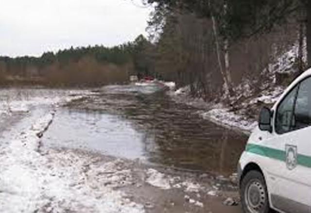 Чернігівщина потерпає від повеней: залито автошляхи