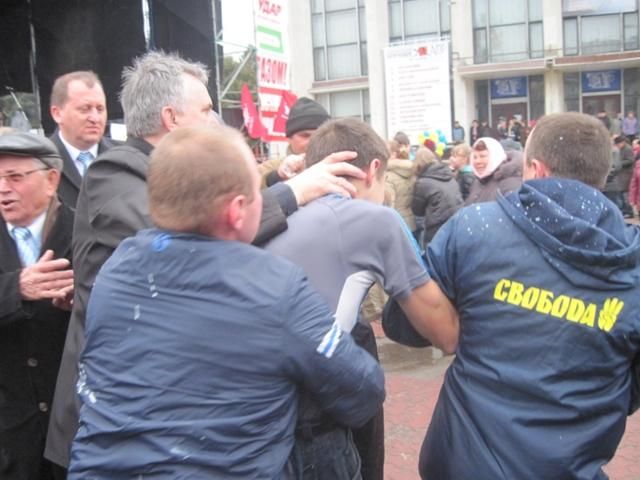 На акції опозиції у Черкасах трапилася бійка (Фото)