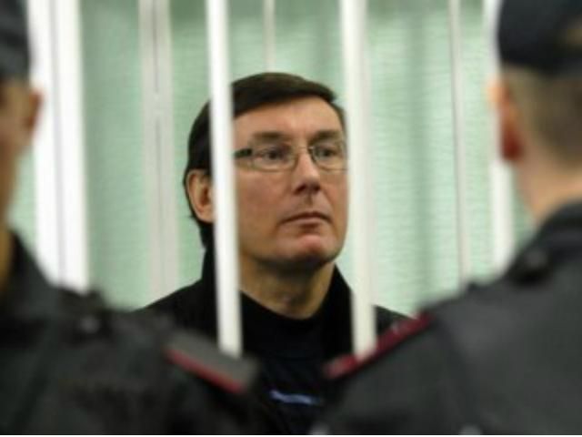 Янукович помиловал Луценко и Филипчука Янукович помиловал Луценко и Филипчука