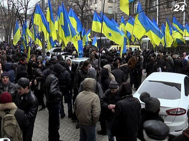 Українці не готові до революції, - політтехнологи