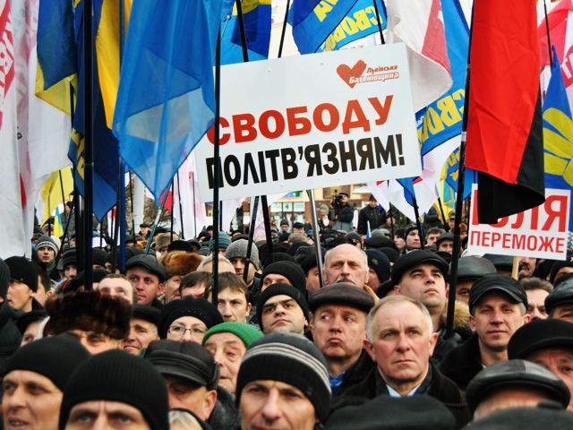 В Киеве на акцию "Вставай, Украина!" собрались 5 тысяч человек
