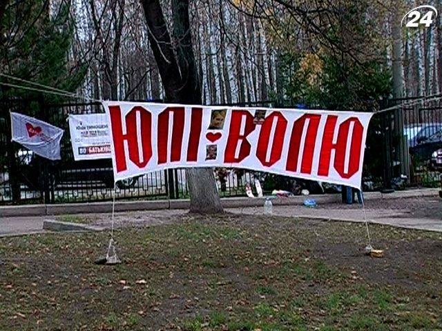 Начальник варти не пустив журналістів до Тимошенко Начальник варти не пустив журналістів до Тимошенко