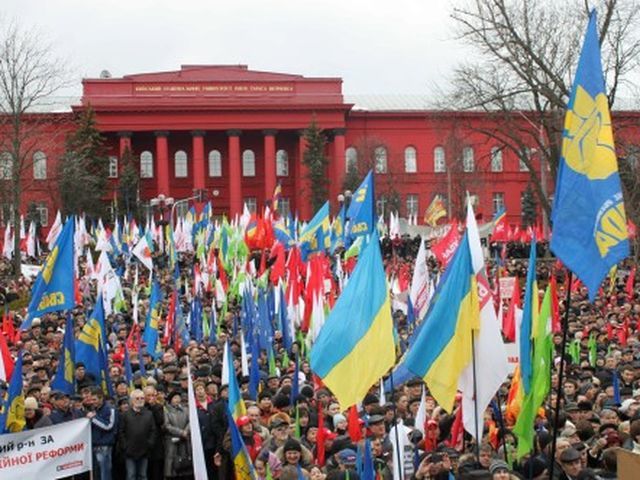 Опозиція прийняла на "Вставай, Україно!" резолюцію і завершила мітинг