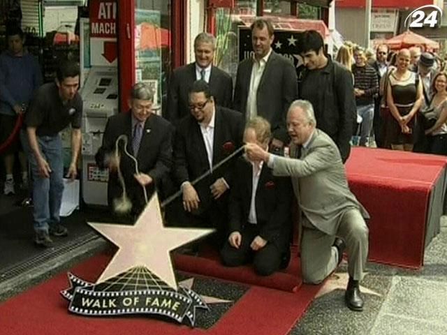 Ілюзіоністи Пенн і Теллер отримали зірку на Алеї Слави Ілюзіоністи Пенн і Теллер отримали зірку на Алеї Слави
